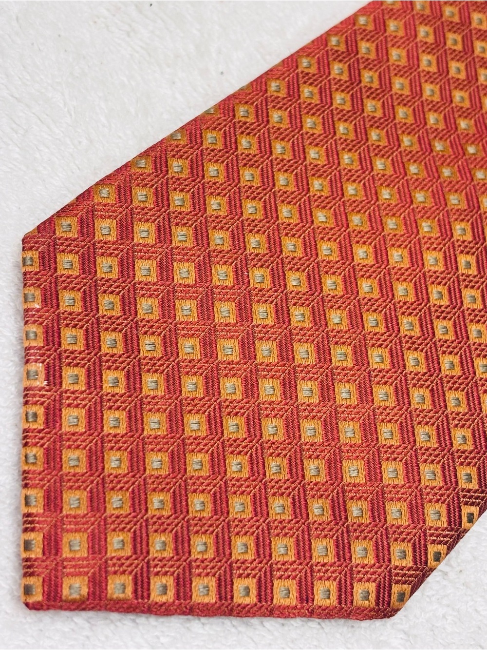 Brand New Stylish Tie By Jos A. Bank - Tie Width Is 3.5 Inches